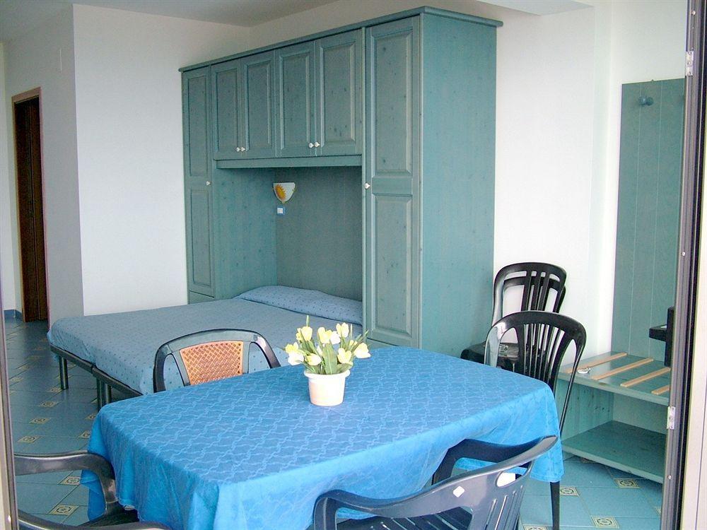 Aparthotel Oasi Azzurra Mesina Exterior foto
